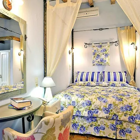 In With Balcony Or Terrace Apartment